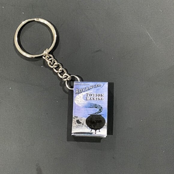 Advanced Potion Making Keychain – Blue Edition Mini Replica - Picture 3 of 9